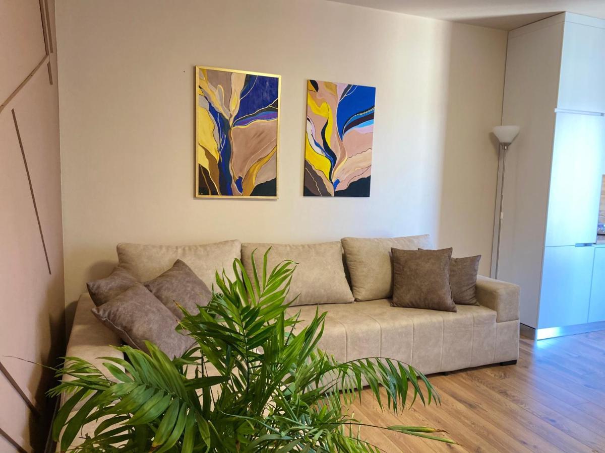 Nemis Apartments In The Centre Of Tirana Four Free Parking Экстерьер фото