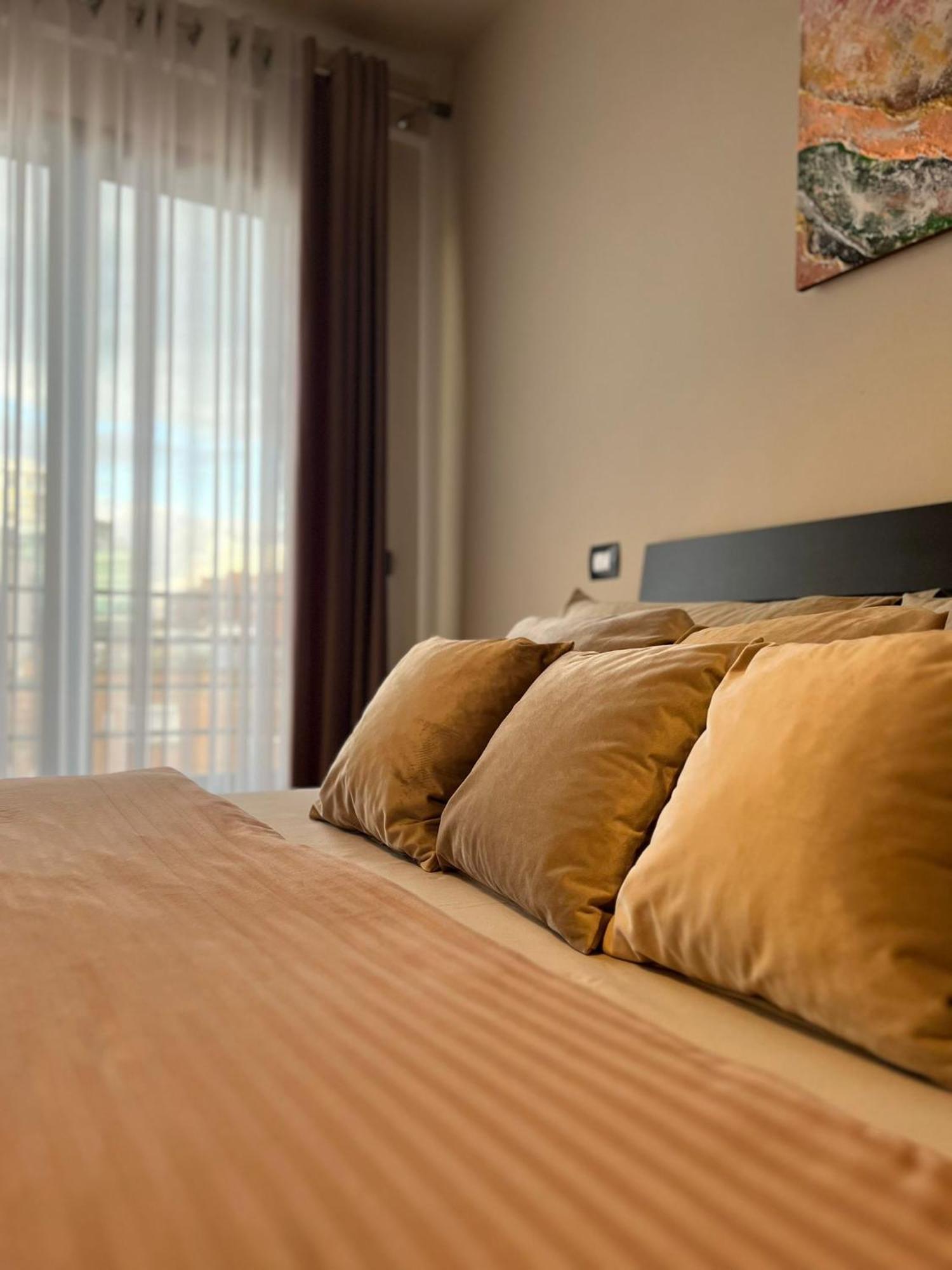 Nemis Apartments In The Centre Of Tirana Four Free Parking Экстерьер фото